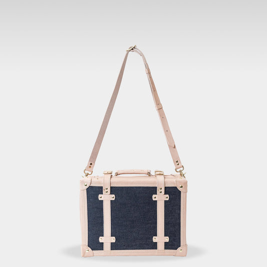 Roavan(ローバン) RASWING(ラスウィング) Odyrium(オディリウム) トランクケース。栃木レザーと倉敷デニムを使用したフラグシップモデル。革・デニム・真鍮が響き合い、使い込むほどに美しいエイジングを楽しめる完全受注生産の本革トランクケース。