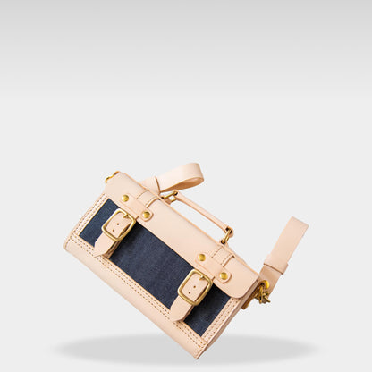 【ALT】  
Roavan（ローバン） RASWING（ラスウィング） Ambrelle（アンブレル） ウェストバッグ・ウェストポーチ。両手が自由になり、散歩や街歩きにちょうどいいサイズ。長財布やスマホを収納できる実用的な2WAY仕様。国産素材の栃木レザーと倉敷デニムを使用し、横長のスマートなデザイン。使うたびに愛着が深まり、艶や色が変化して育つ革バッグ。