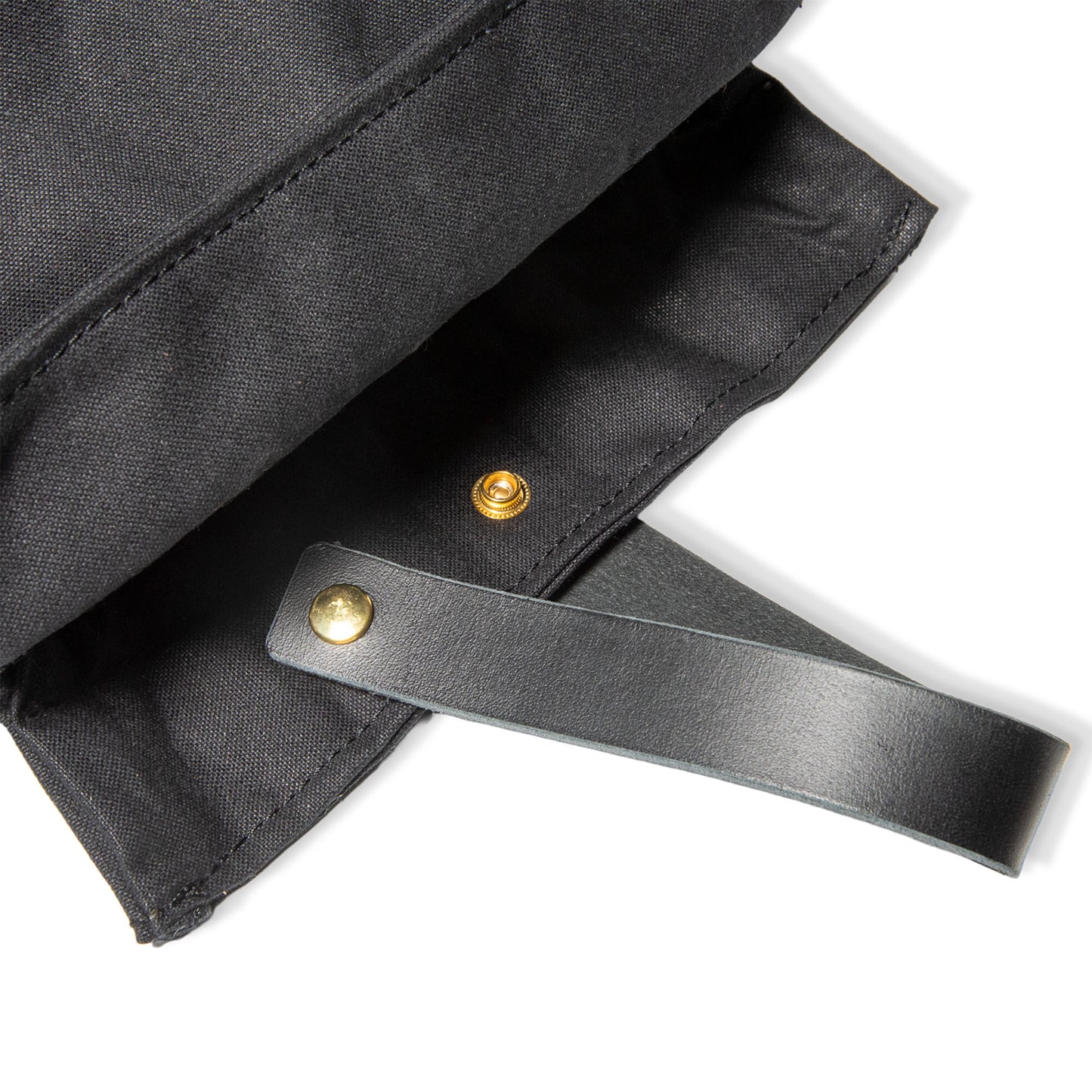 Roavan（ローバン） Gossipy Bunny（ゴシッピーバニー） Bunny Vup（バニーバップ） 巾着型ポーチ。倉敷帆布とブラックレザーの構成、丸底形状、SMロープ、本革ループハンドル、垂れ耳モチーフを特徴とする携行用小型ポーチ。