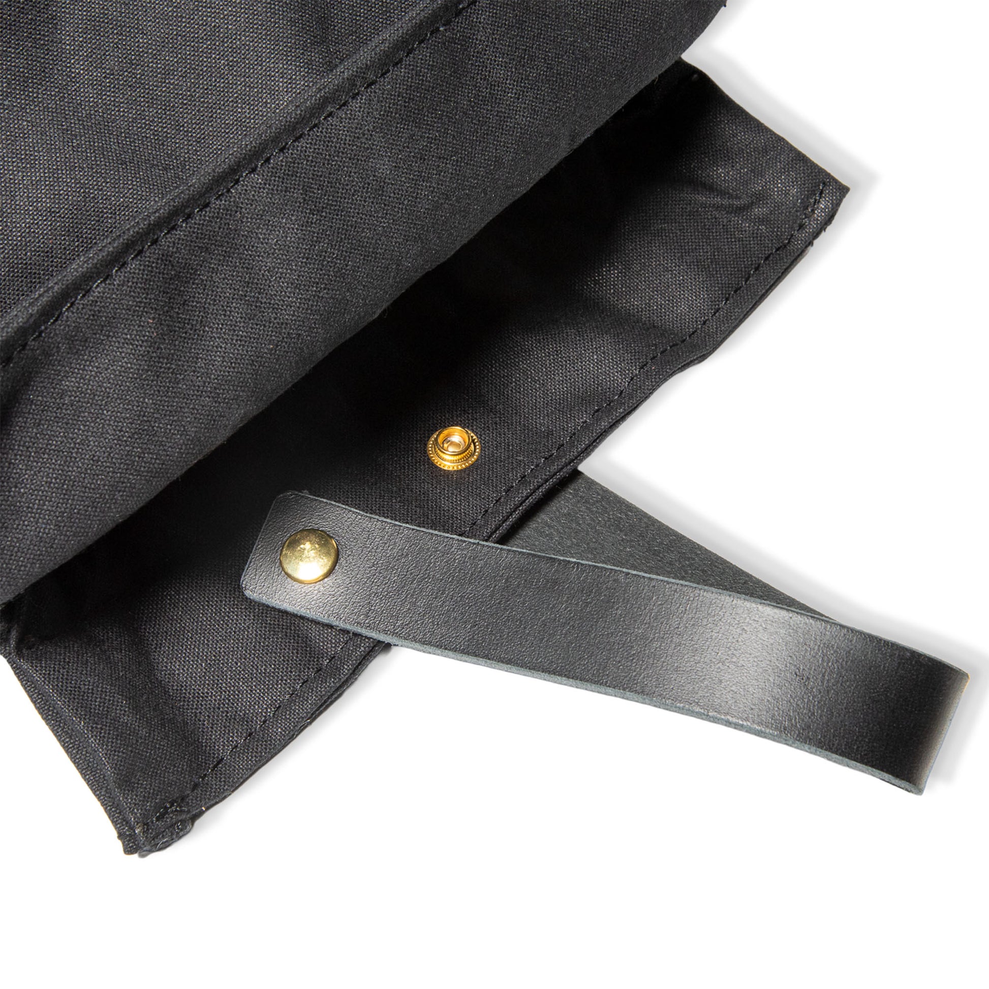 Roavan（ローバン） Gossipy Bunny（ゴシッピーバニー） Bunny Vup（バニーバップ） 巾着型ポーチ。倉敷帆布とブラックレザーの構成、丸底形状、SMロープ、本革ループハンドル、垂れ耳モチーフを特徴とする携行用小型ポーチ。