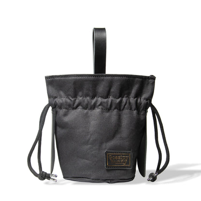 Roavan（ローバン） Gossipy Bunny（ゴシッピーバニー） Bunny Vup（バニーバップ） 巾着型ポーチ。倉敷帆布とブラックレザーの構成、丸底形状、SMロープ、本革ループハンドル、垂れ耳モチーフを特徴とする携行用小型ポーチ。