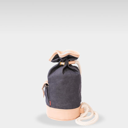 Roavan（ローバン） RASWING（ラスウィング） Duffra（ダフラ） ダッフルバッグ・ボンサック・レザーバッグ。
栃木レザーと倉敷デニムを組み合わせた国産ハンドメイドバッグ。
生成りヌメ革と反応染めデニムによる耐久性とエイジングを楽しめるデザイン。