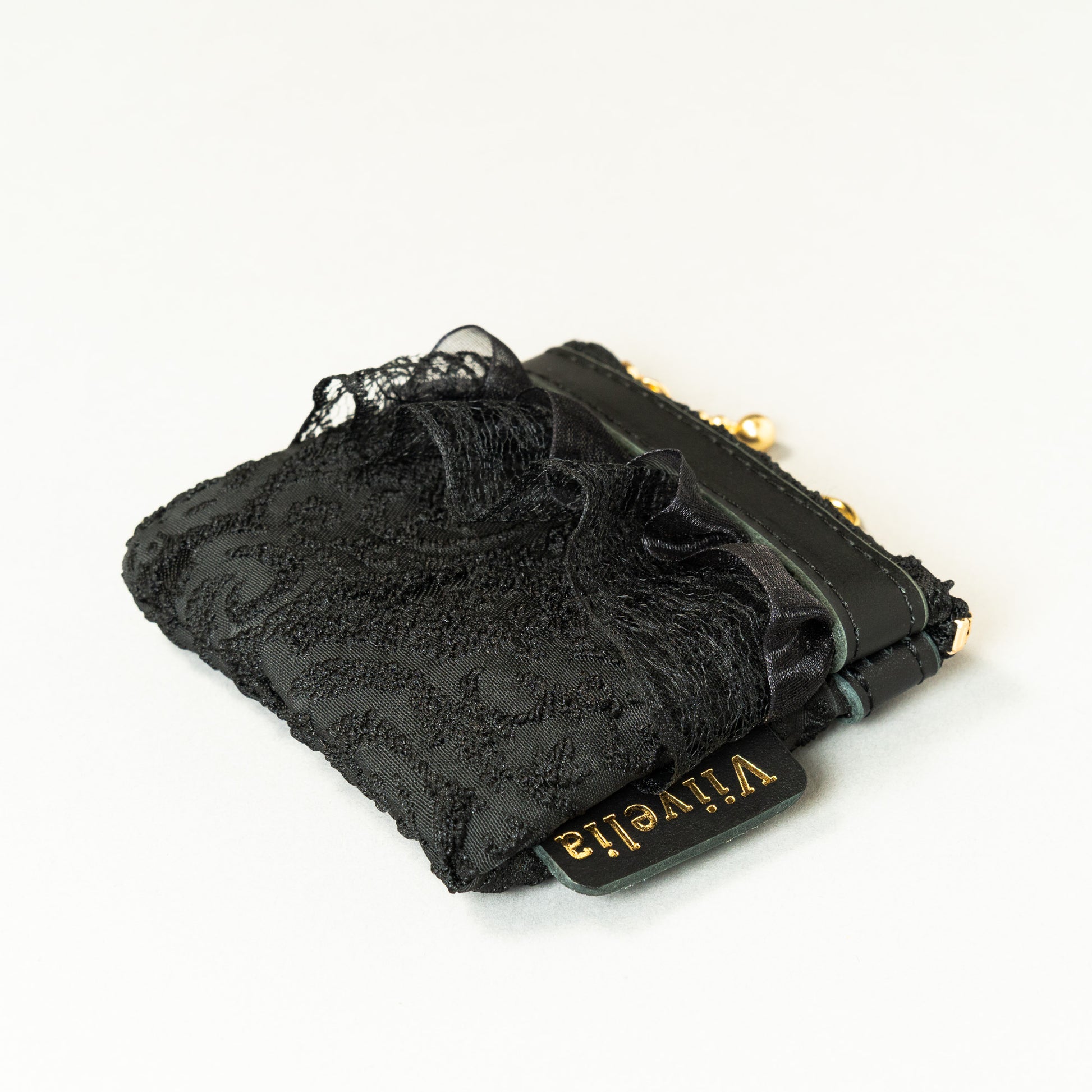 Fleur de Nuit Mini Pouch（フルール・ド・ニュイ ミニ ポーチ）｜黒ジャガード生地とレースを重ねたViiveliaのミニポーチ。小銭やリップなどの小物収納に使えるコンパクトポーチ。