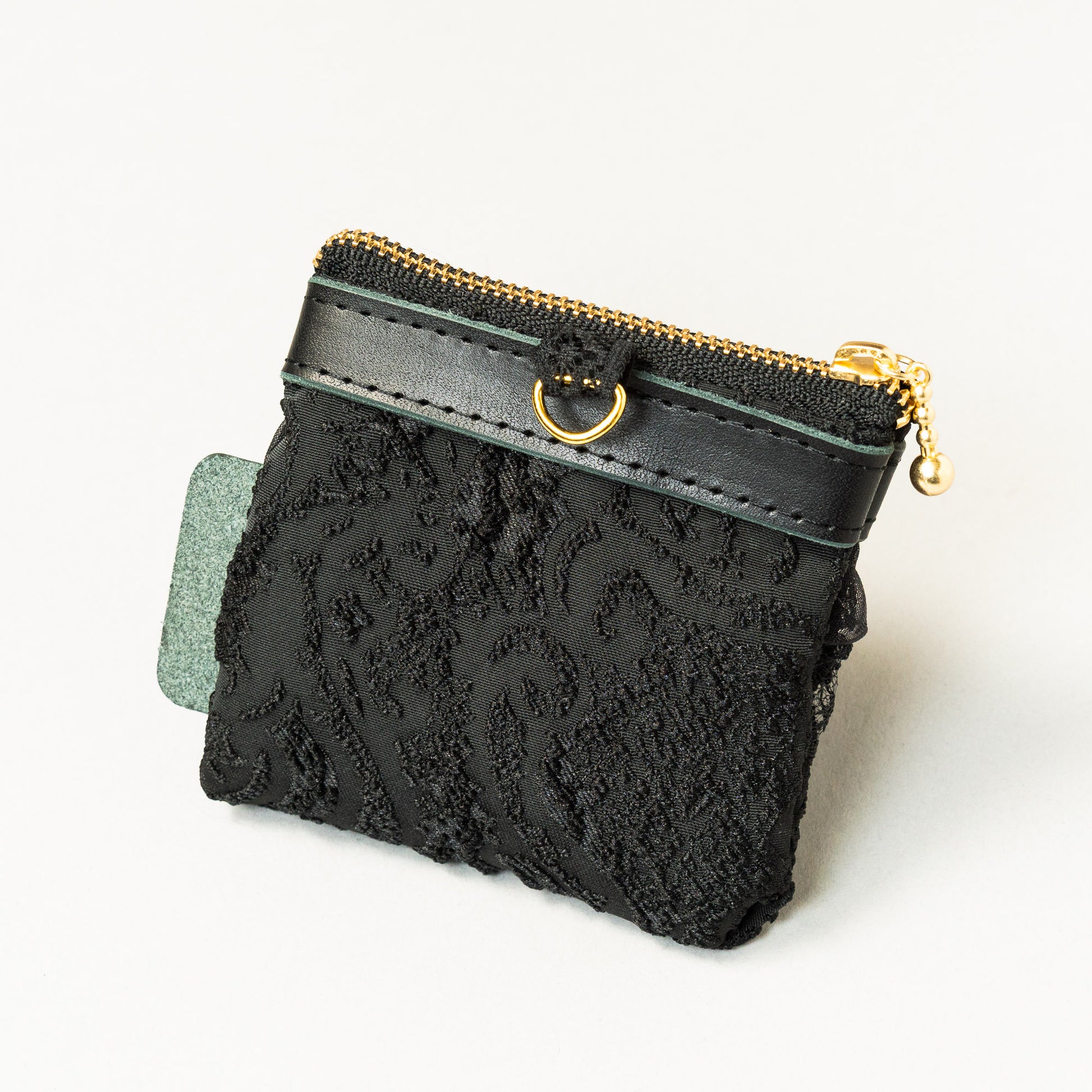 Fleur de Nuit Mini Pouch（フルール・ド・ニュイ ミニ ポーチ）｜黒ジャガード生地とレースを重ねたViiveliaのミニポーチ。小銭やリップなどの小物収納に使えるコンパクトポーチ。