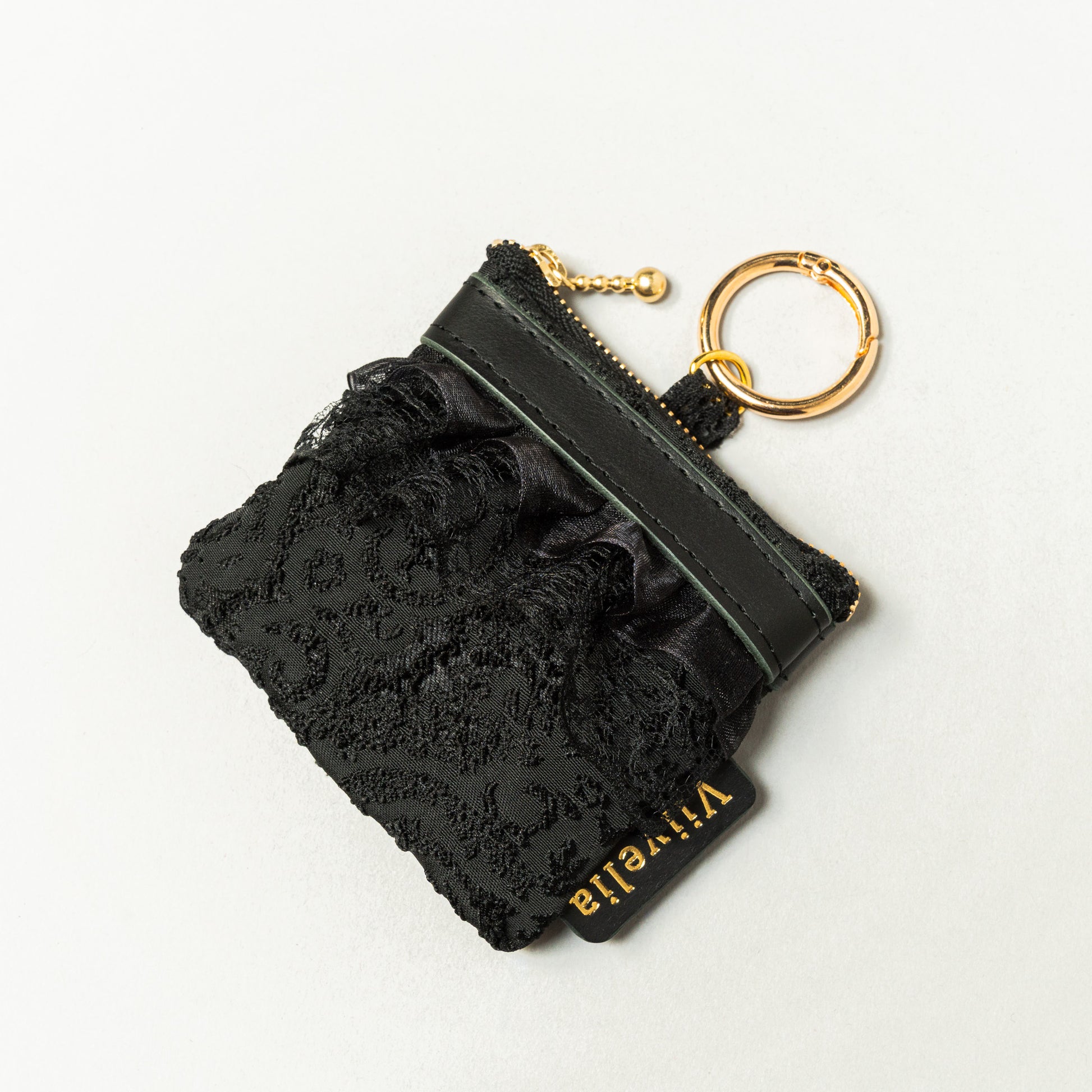 Fleur de Nuit Mini Pouch（フルール・ド・ニュイ ミニ ポーチ）｜黒ジャガード生地とレースを重ねたViiveliaのミニポーチ。小銭やリップなどの小物収納に使えるコンパクトポーチ。