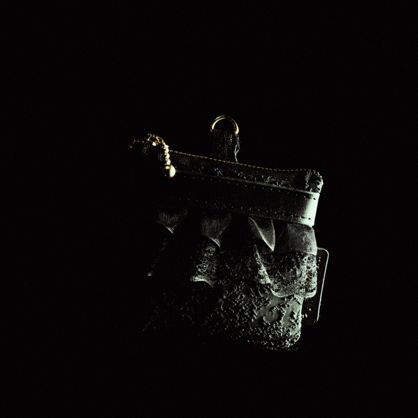 Fleur de Nuit Mini Pouch（フルール・ド・ニュイ ミニ ポーチ）｜黒ジャガード生地とレースを重ねたViiveliaのミニポーチ。小銭やリップなどの小物収納に使えるコンパクトポーチ。