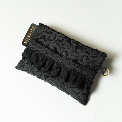 Fleur de Nuit Tissue Case（フルール・ド・ニュイ ティッシュケース）｜黒ジャガード生地とレースを重ねたViiveliaのポケットティッシュケース。Dカン付きでストラップやキーホルダー装着可能。