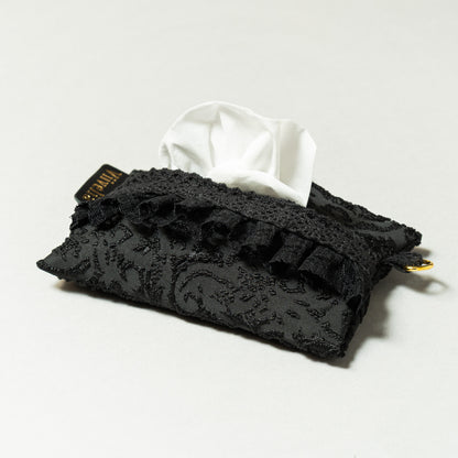 Fleur de Nuit Tissue Case（フルール・ド・ニュイ ティッシュケース）｜黒ジャガード生地とレースを重ねたViiveliaのポケットティッシュケース。Dカン付きでストラップやキーホルダー装着可能。