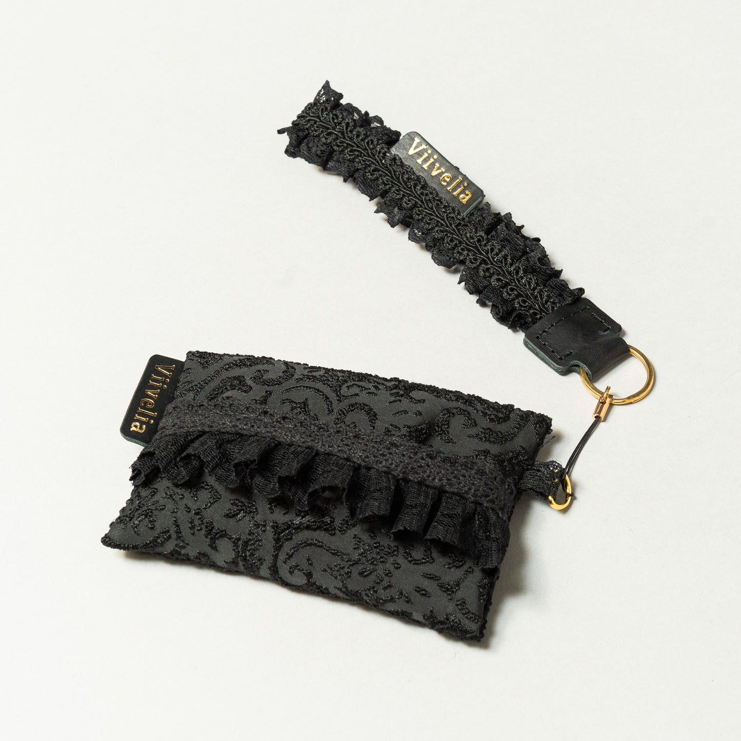 Fleur de Nuit Tissue Case（フルール・ド・ニュイ ティッシュケース）｜黒ジャガード生地とレースを重ねたViiveliaのポケットティッシュケース。Dカン付きでストラップやキーホルダー装着可能。