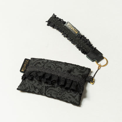 Fleur de Nuit Tissue Case（フルール・ド・ニュイ ティッシュケース）｜黒ジャガード生地とレースを重ねたViiveliaのポケットティッシュケース。Dカン付きでストラップやキーホルダー装着可能。