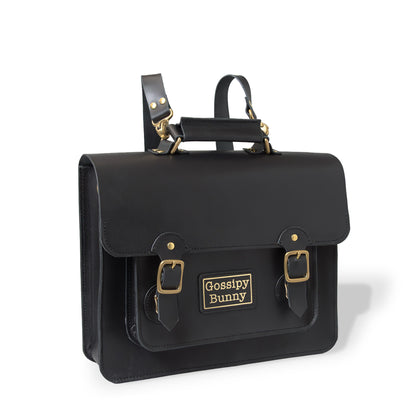 Roavan（ローバン） Gossipy Bunny（ゴシッピーバニー） HEX CODE（ヘックスコード） 本革レザーリュック。英国風クラシックとデジタル感性を融合したデザイン。A4収納対応、堅牢な日本製ブラックレザーと真鍮パーツを使用。使い込むほどに艶が増すエイジングが楽しめるレザーバッグ。