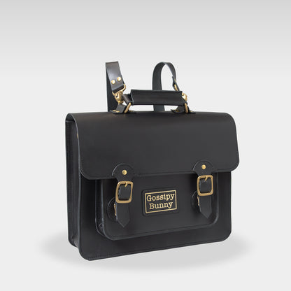 Roavan（ローバン） Gossipy Bunny（ゴシッピーバニー） HEX CODE（ヘックスコード） 本革レザーリュック。英国風クラシックとデジタル感性を融合したデザイン。A4収納対応、堅牢な日本製ブラックレザーと真鍮パーツを使用。使い込むほどに艶が増すエイジングが楽しめるレザーバッグ。