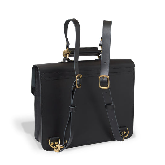 Roavan（ローバン） Gossipy Bunny（ゴシッピーバニー） HEX CODE（ヘックスコード） 本革レザーリュック。英国風クラシックとデジタル感性を融合したデザイン。A4収納対応、堅牢な日本製ブラックレザーと真鍮パーツを使用。使い込むほどに艶が増すエイジングが楽しめるレザーバッグ。