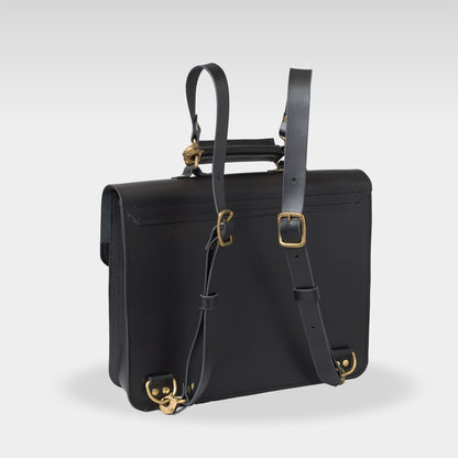 Roavan（ローバン） Gossipy Bunny（ゴシッピーバニー） HEX CODE（ヘックスコード） 本革レザーリュック。英国風クラシックとデジタル感性を融合したデザイン。A4収納対応、堅牢な日本製ブラックレザーと真鍮パーツを使用。使い込むほどに艶が増すエイジングが楽しめるレザーバッグ。