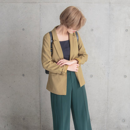 Roavan（ローバン） Gossipy Bunny（ゴシッピーバニー） Vertone（ヴェルトーン） 縦型サッチェルバッグ。縦のラインが美しい個性派デザイン。上質な牛革と真鍮パーツを使用し、使うほどに艶を増すエイジングが楽しめる日本製レザーバッグ。