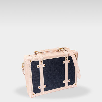 Roavan（ローバン） RASWING（ラスウィング） Odyrium（オディリウム） トランクケース。栃木レザーと倉敷デニムを使用したフラグシップモデル。革・デニム・真鍮が響き合い、使い込むほどに美しいエイジングを楽しめる完全受注生産の本革トランクケース。