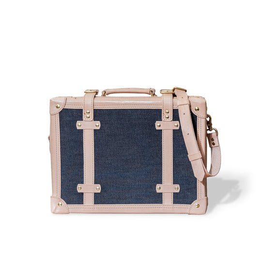 Roavan（ローバン） RASWING（ラスウィング） Odyrium（オディリウム） トランクケース。栃木レザーと倉敷デニムを使用したフラグシップモデル。革・デニム・真鍮が響き合い、使い込むほどに美しいエイジングを楽しめる完全受注生産の本革トランクケース。