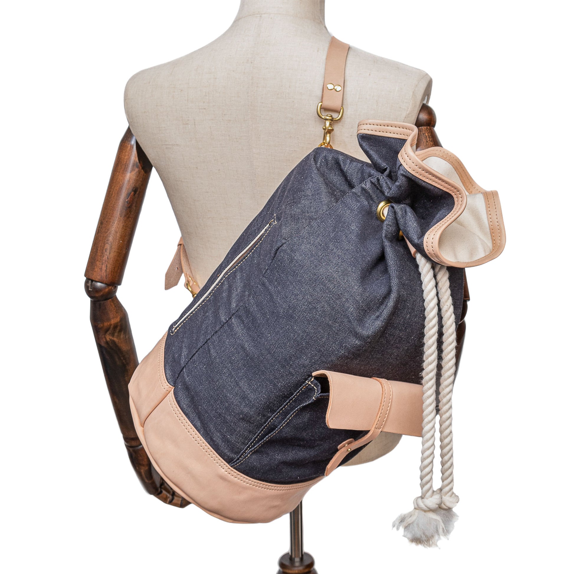 Roavan（ローバン） RASWING（ラスウィング） PORTAL（ポータル） ボンサックLサイズ。栃木レザーと倉敷デニムを使用した大型バッグ。旅行や持ち運び用途に適した容量と構造。