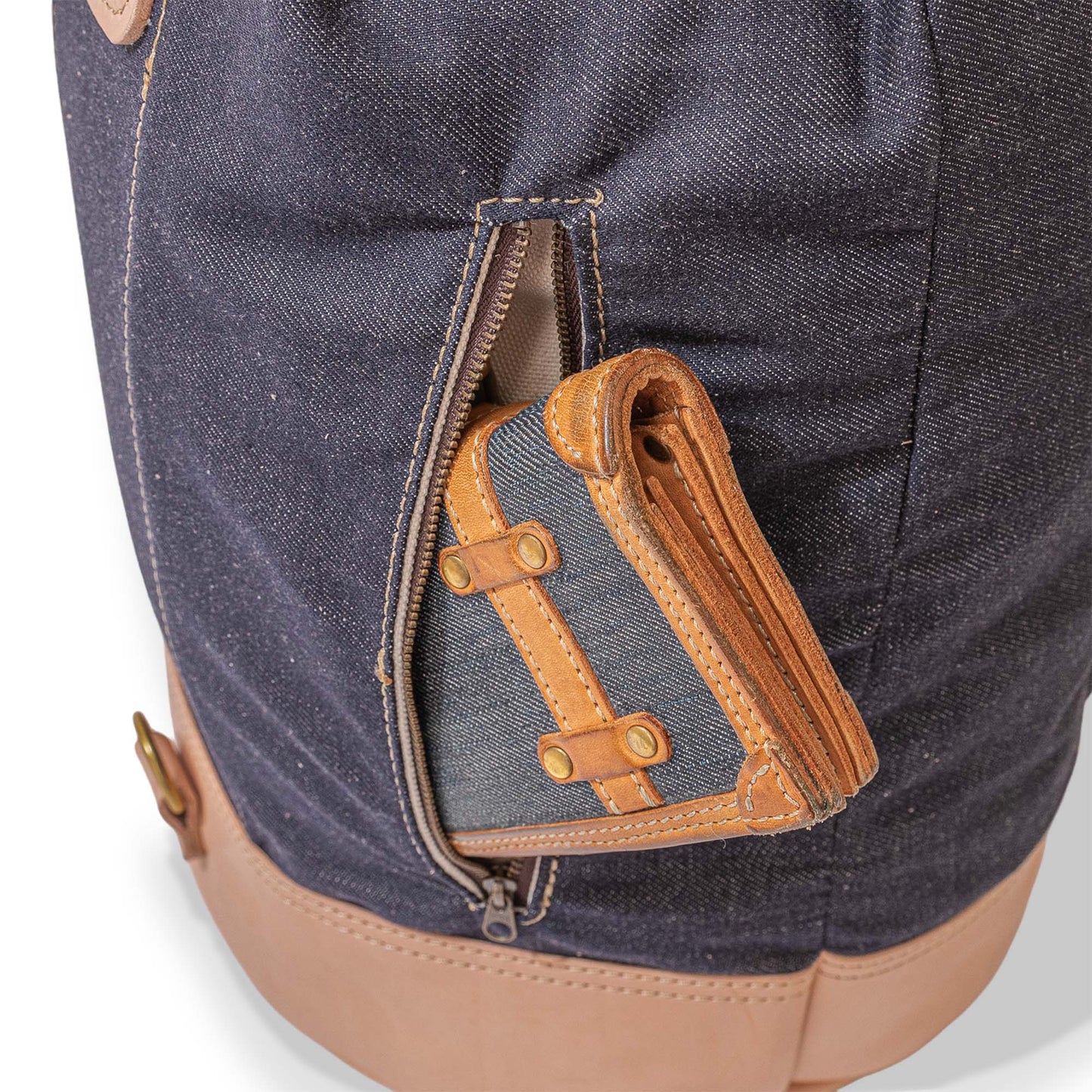 Roavan（ローバン） RASWING（ラスウィング） PORTAL（ポータル） ボンサックLサイズ。栃木レザーと倉敷デニムを使用した大型バッグ。旅行や持ち運び用途に適した容量と構造。