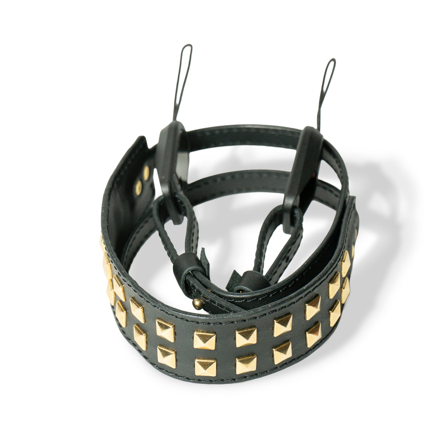 ROAVAN（ローバン） Gossipy Bunny（ゴシッピーバニー） Prick Dot（プリックドット） カメラストラップ。国産ブラックレザーを使用し、ゴールドカラーのピラミッド型スタッズを点在配置したデザイン。アンカーリンクスによるワンタッチ着脱と、首への負担を軽減する幅広ネック構造が特徴。