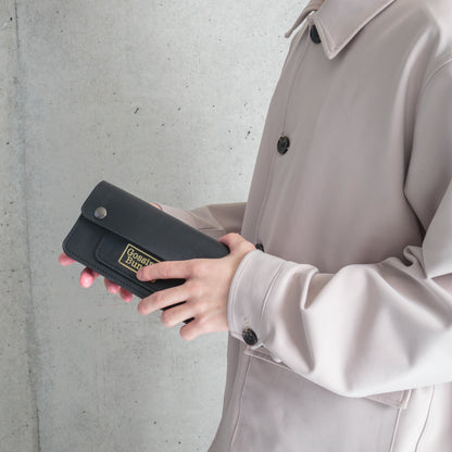 Roavan（ローバン） Gossipy Bunny（ゴシッピーバニー） Sodane（ソダネ） 長財布。国産ブラックレザーを使用し、スリムながら収納力に優れた本革ウォレット。カードやお札を整理しやすく、使うほどに艶が増すエイジングを楽しめる日本製レザーアイテム。