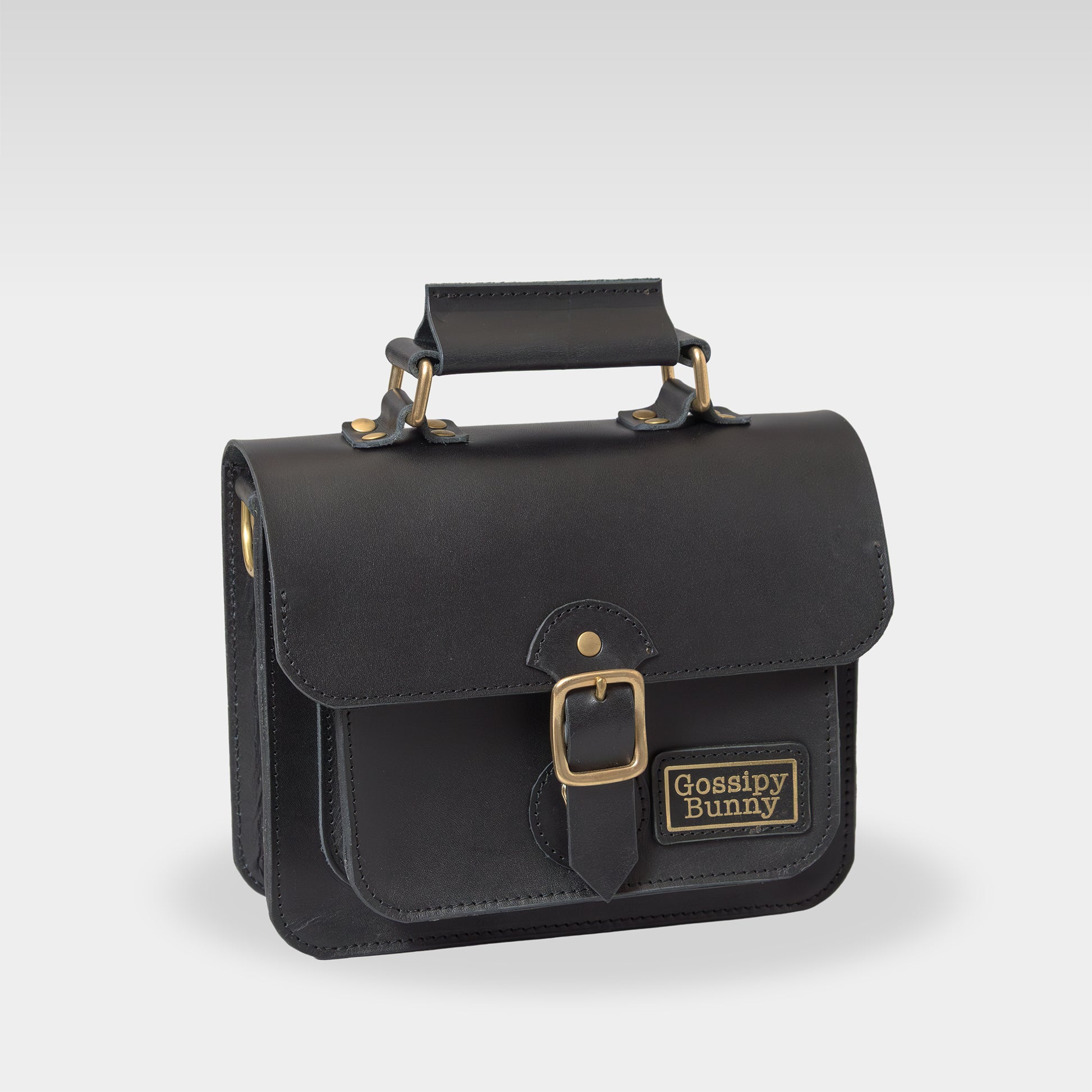 Roavan（ローバン） Gossipy Bunny（ゴシッピーバニー） Shinovy（シノヴィ） ミニサッチェルバッグ。国産牛革と真鍮パーツを使用し、軽くて上品な2way仕様の本革バッグ。普段使いからお出かけまで対応し、使うほどに味わいが深まるエイジングを楽しめます。