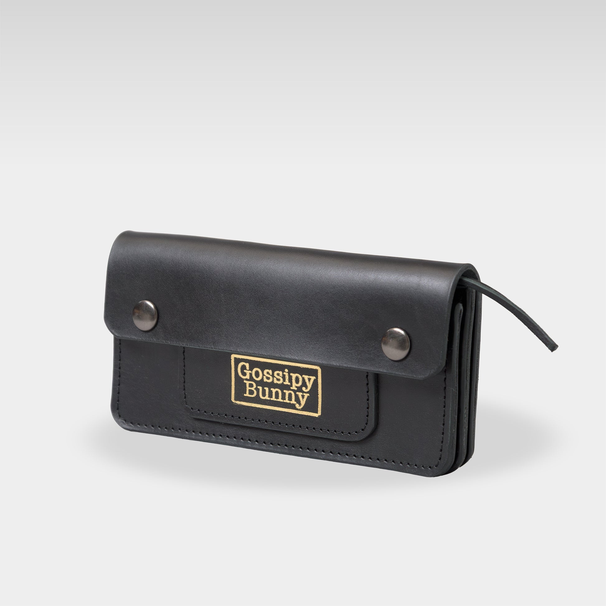 Roavan（ローバン） Gossipy Bunny（ゴシッピーバニー） Sodane（ソダネ） 長財布。国産ブラックレザーを使用し、スリムながら収納力に優れた本革ウォレット。カードやお札を整理しやすく、使うほどに艶が増すエイジングを楽しめる日本製レザーアイテム。