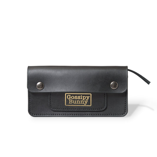 Roavan（ローバン） Gossipy Bunny（ゴシッピーバニー） Sodane（ソダネ） 長財布。国産ブラックレザーを使用し、スリムながら収納力に優れた本革ウォレット。カードやお札を整理しやすく、使うほどに艶が増すエイジングを楽しめる日本製レザーアイテム。