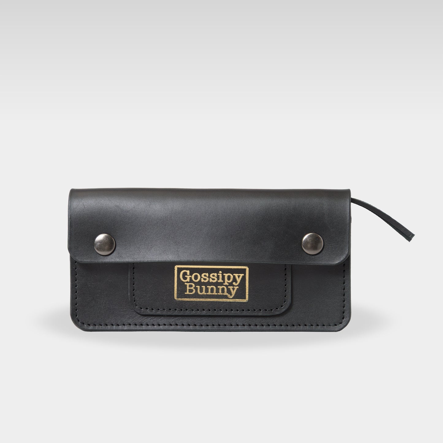 Roavan（ローバン） Gossipy Bunny（ゴシッピーバニー） Sodane（ソダネ） 長財布。国産ブラックレザーを使用し、スリムながら収納力に優れた本革ウォレット。カードやお札を整理しやすく、使うほどに艶が増すエイジングを楽しめる日本製レザーアイテム。