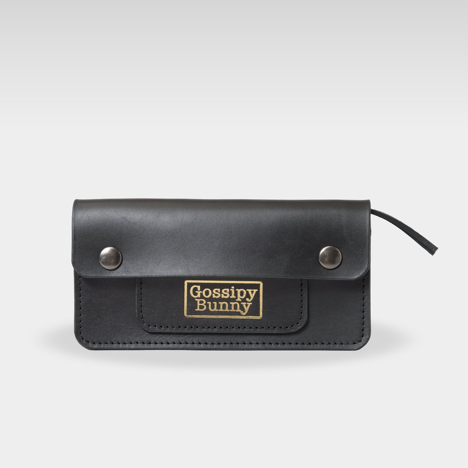 Roavan（ローバン） Gossipy Bunny（ゴシッピーバニー） Sodane（ソダネ） 長財布。国産ブラックレザーを使用し、スリムながら収納力に優れた本革ウォレット。カードやお札を整理しやすく、使うほどに艶が増すエイジングを楽しめる日本製レザーアイテム。