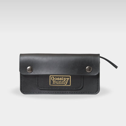 Roavan（ローバン） Gossipy Bunny（ゴシッピーバニー） Sodane（ソダネ） 長財布。国産ブラックレザーを使用し、スリムながら収納力に優れた本革ウォレット。カードやお札を整理しやすく、使うほどに艶が増すエイジングを楽しめる日本製レザーアイテム。