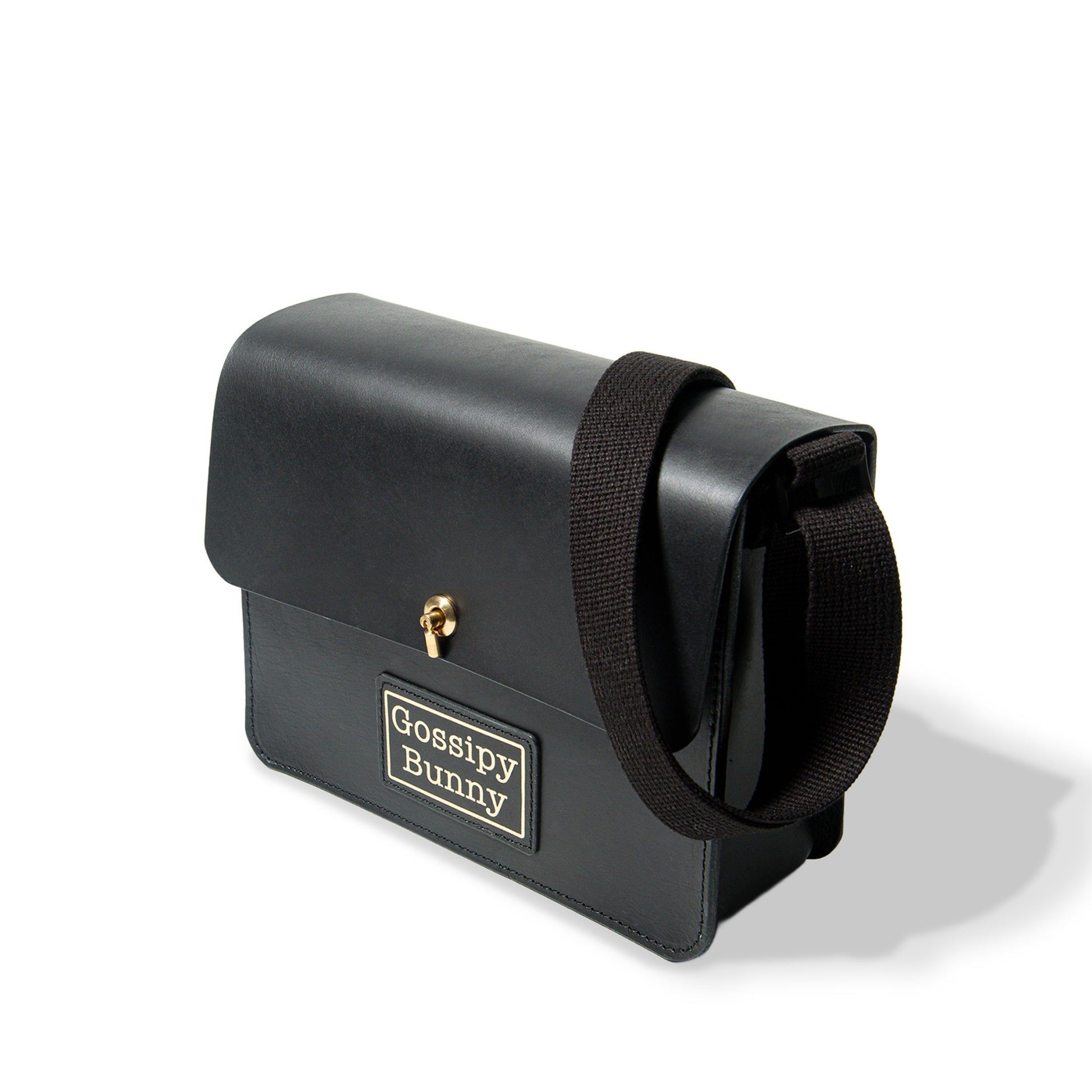 ROAVAN（ローバン）のGossipy Bunny（ゴシッピーバニー）Toy Box Plus（トイボックス プラス）ショルダーバッグ。国産ブラックレザーと真鍮金具を使用した箱型構造で、長財布やiPad mini、A5サイズのノートが収納できる軽量コンパクトなモデルです。