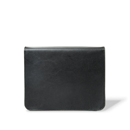 ROAVAN（ローバン）のGossipy Bunny（ゴシッピーバニー）Toy Box Plus（トイボックス プラス）ショルダーバッグ。国産ブラックレザーと真鍮金具を使用した箱型構造で、長財布やiPad mini、A5サイズのノートが収納できる軽量コンパクトなモデルです。