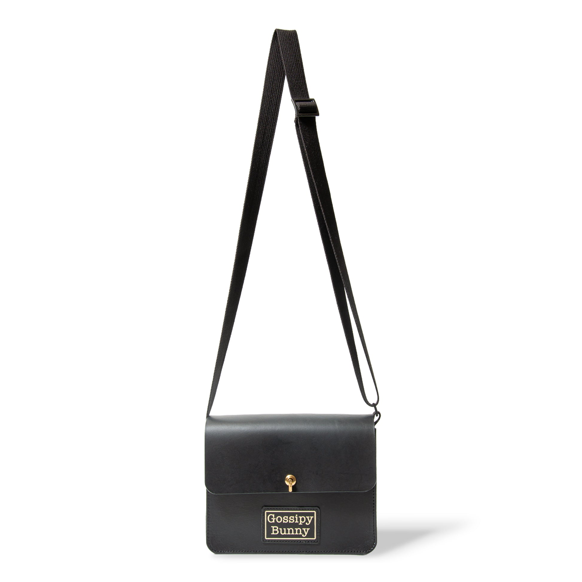 ROAVAN（ローバン）のGossipy Bunny（ゴシッピーバニー）Toy Box Plus（トイボックス プラス）ショルダーバッグ。国産ブラックレザーと真鍮金具を使用した箱型構造で、長財布やiPad mini、A5サイズのノートが収納できる軽量コンパクトなモデルです。