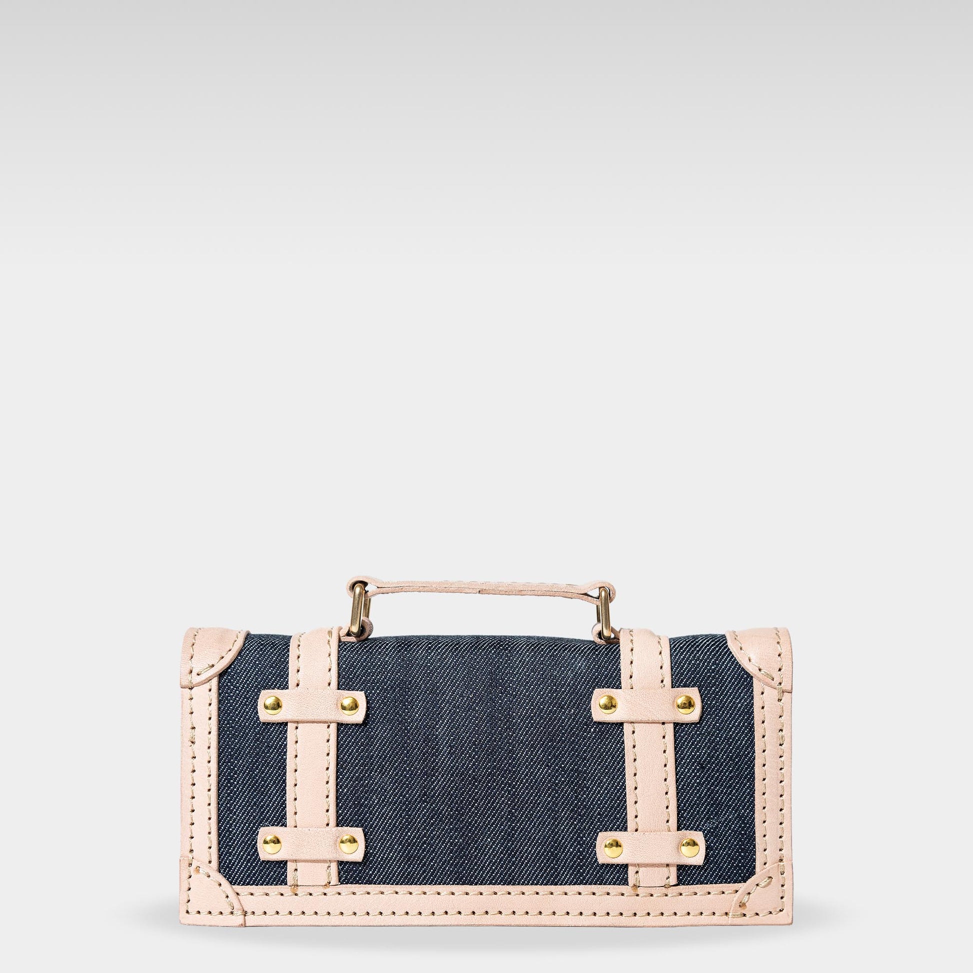 Roavan（ローバン） RASWING（ラスウィング） Tranaldo（トラナルド） 長財布。栃木レザーと倉敷デニム（ムラ糸）を使用した一枚革仕立ての堅牢なロングウォレット。トランクケースをモチーフに、職人が一点ずつ受注生産。時間とともに飴色に育つ本革と、美しいアタリが出るデニムが融合した、育てる楽しみを味わえる日本製財布。