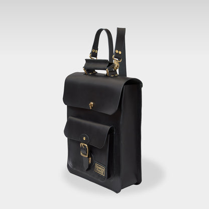 Roavan（ローバン） Gossipy Bunny（ゴシッピーバニー） Vertone（ヴェルトーン） 縦型サッチェルバッグ。縦のラインが美しい個性派デザイン。上質な牛革と真鍮パーツを使用し、使うほどに艶を増すエイジングが楽しめる日本製レザーバッグ。