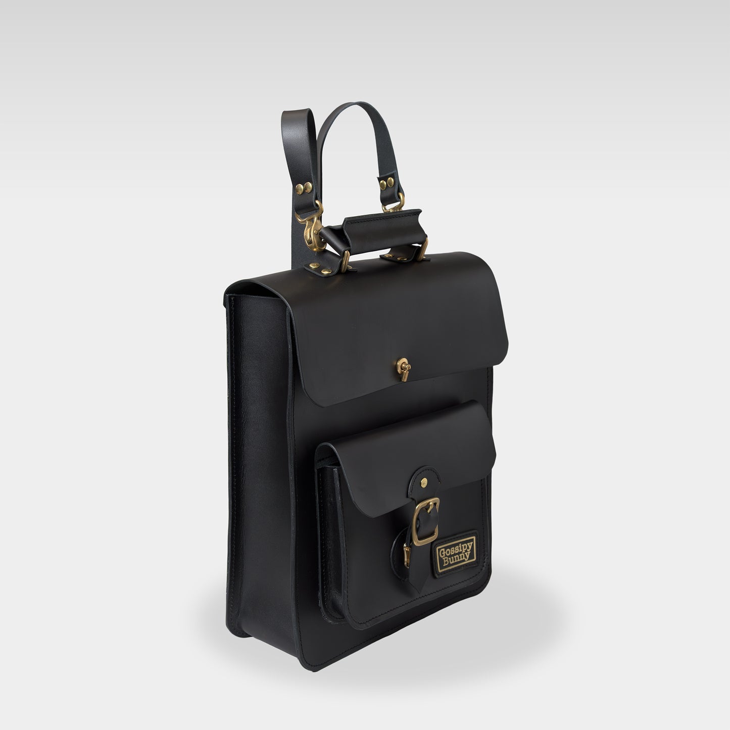Roavan（ローバン） Gossipy Bunny（ゴシッピーバニー） Vertone（ヴェルトーン） 縦型サッチェルバッグ。縦のラインが美しい個性派デザイン。上質な牛革と真鍮パーツを使用し、使うほどに艶を増すエイジングが楽しめる日本製レザーバッグ。