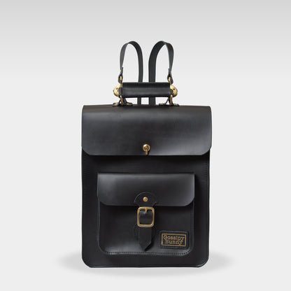 Roavan（ローバン） Gossipy Bunny（ゴシッピーバニー） Vertone（ヴェルトーン） 縦型サッチェルバッグ。縦のラインが美しい個性派デザイン。上質な牛革と真鍮パーツを使用し、使うほどに艶を増すエイジングが楽しめる日本製レザーバッグ。